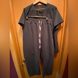 Figs Women's Scrub Set in Dark Gray